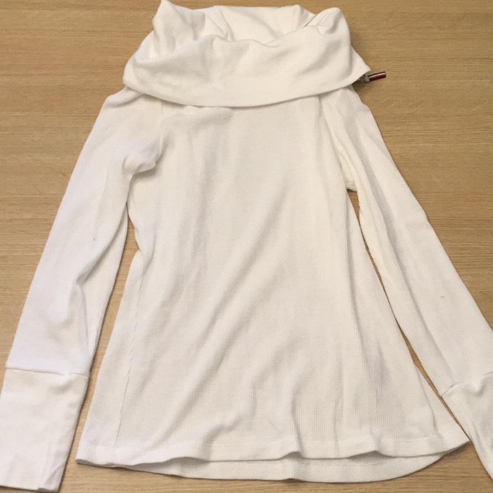 Tommy Hilfiger White Sweater. Size M